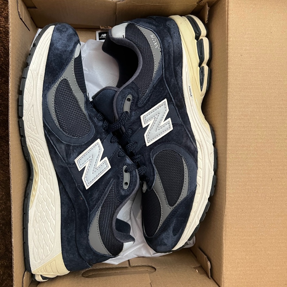 New Balance 2002 R - Picture 2 of 6